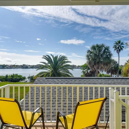 Indian Rocks Beach Getaway With Balcony And Bay View!